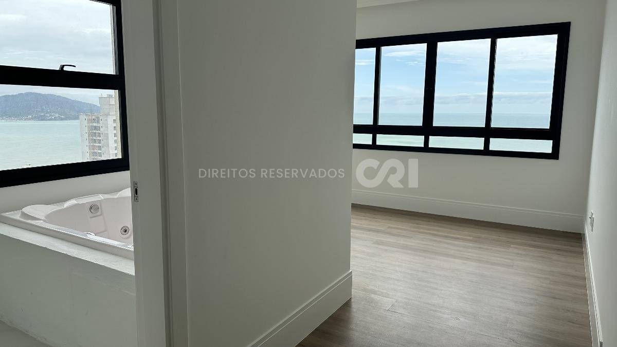 Apartamento Penthouse com 4 suítes no Noah Residence na Meia Praia em Itapema