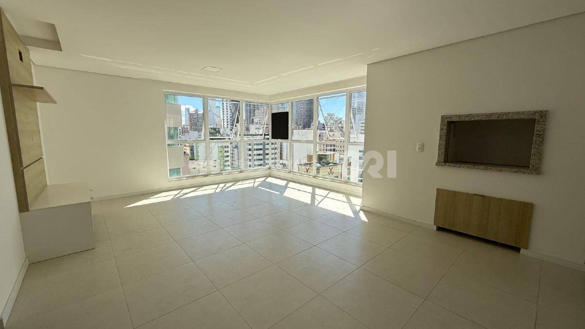 Apartamento com 3 suítes no Edifício Costa Blanca no Centro em Balneário Camboriú
