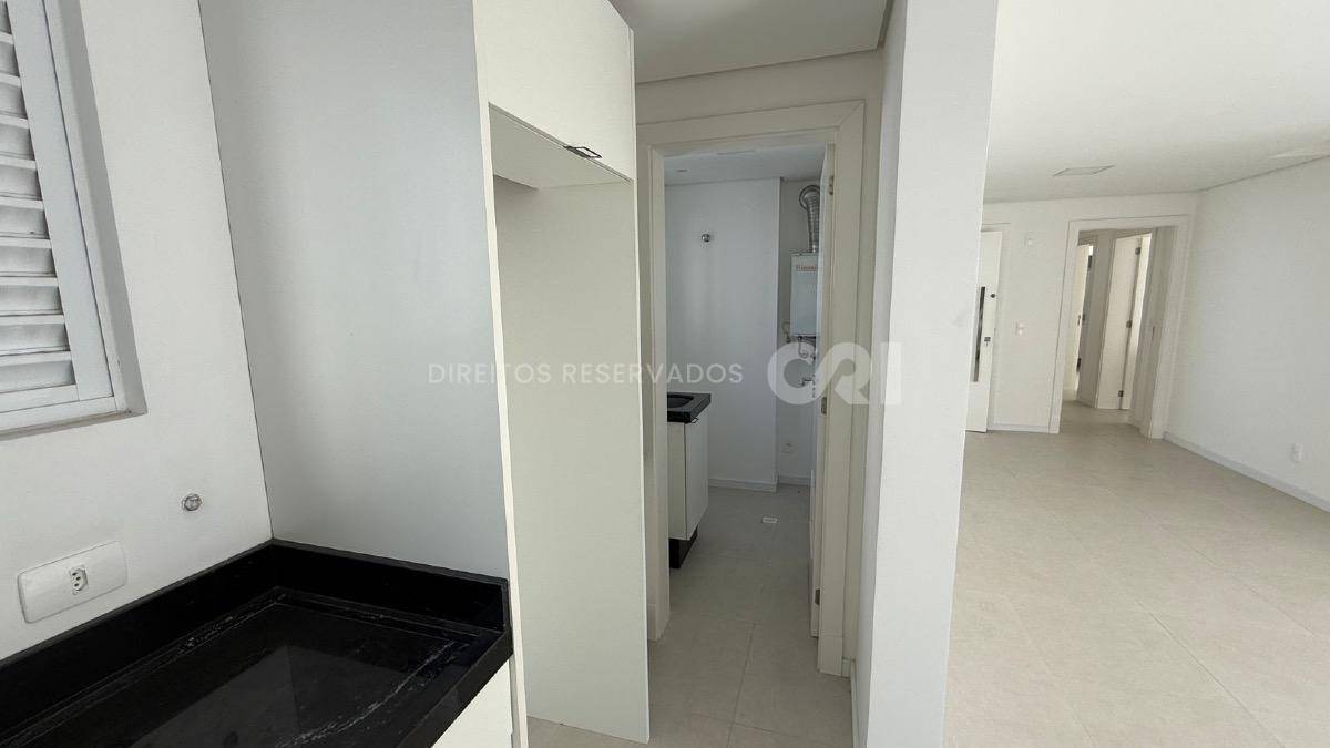 Apartamento com 3 suítes no Edifício Costa Blanca no Centro em Balneário Camboriú