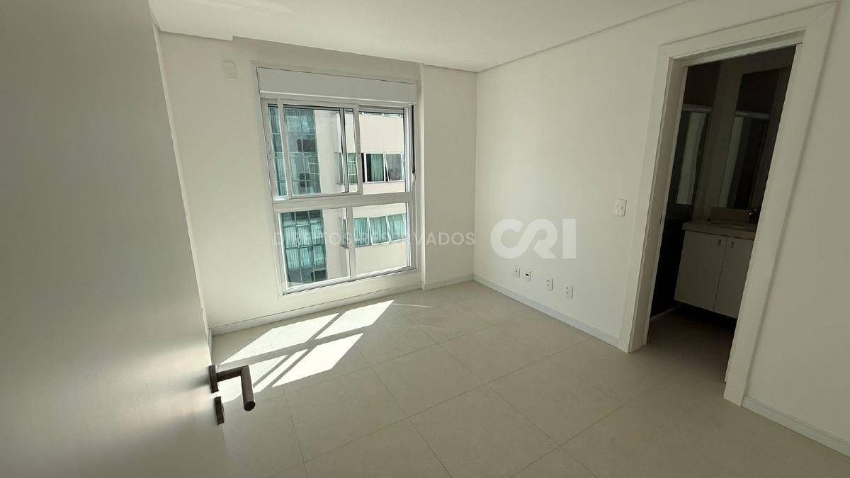 Apartamento com 3 suítes no Edifício Costa Blanca no Centro em Balneário Camboriú