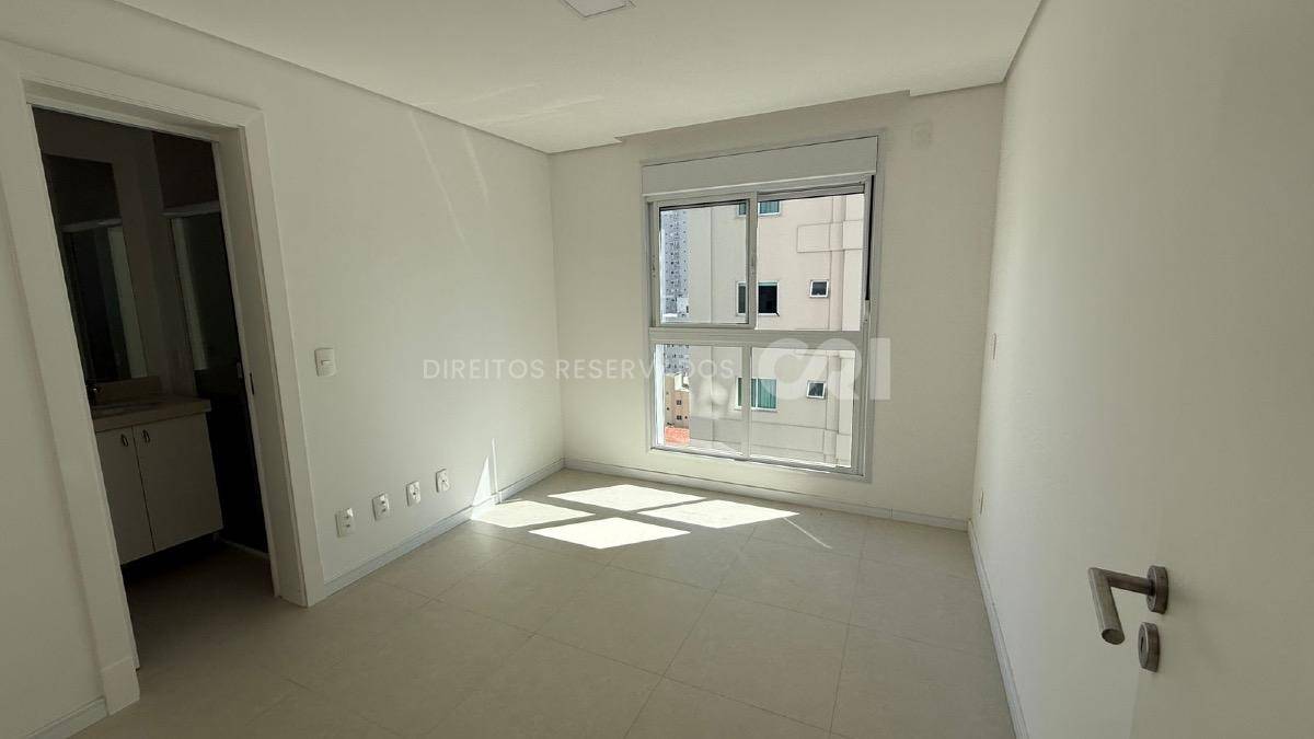 Apartamento com 3 suítes no Edifício Costa Blanca no Centro em Balneário Camboriú