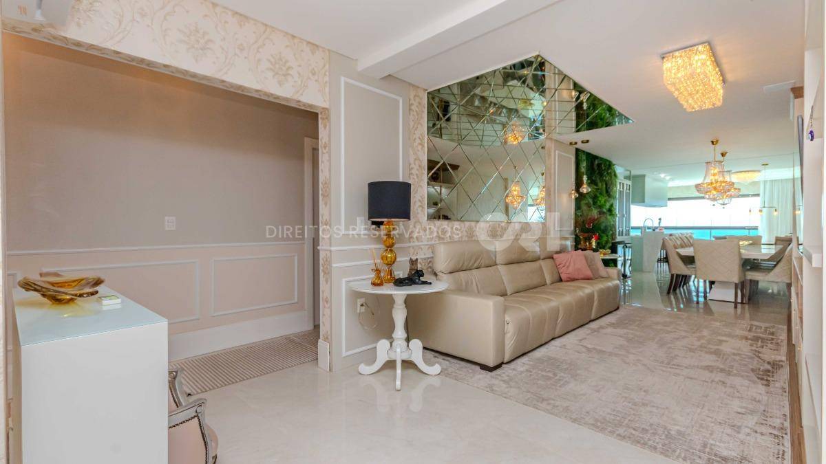 Apartamento com 4 Suítes no Edifício Cartier Frente Mar na Meia Praia em Itapema