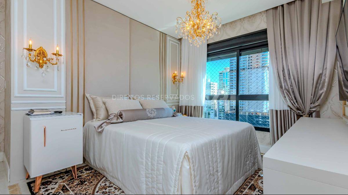 Apartamento com 4 Suítes no Edifício Cartier Frente Mar na Meia Praia em Itapema