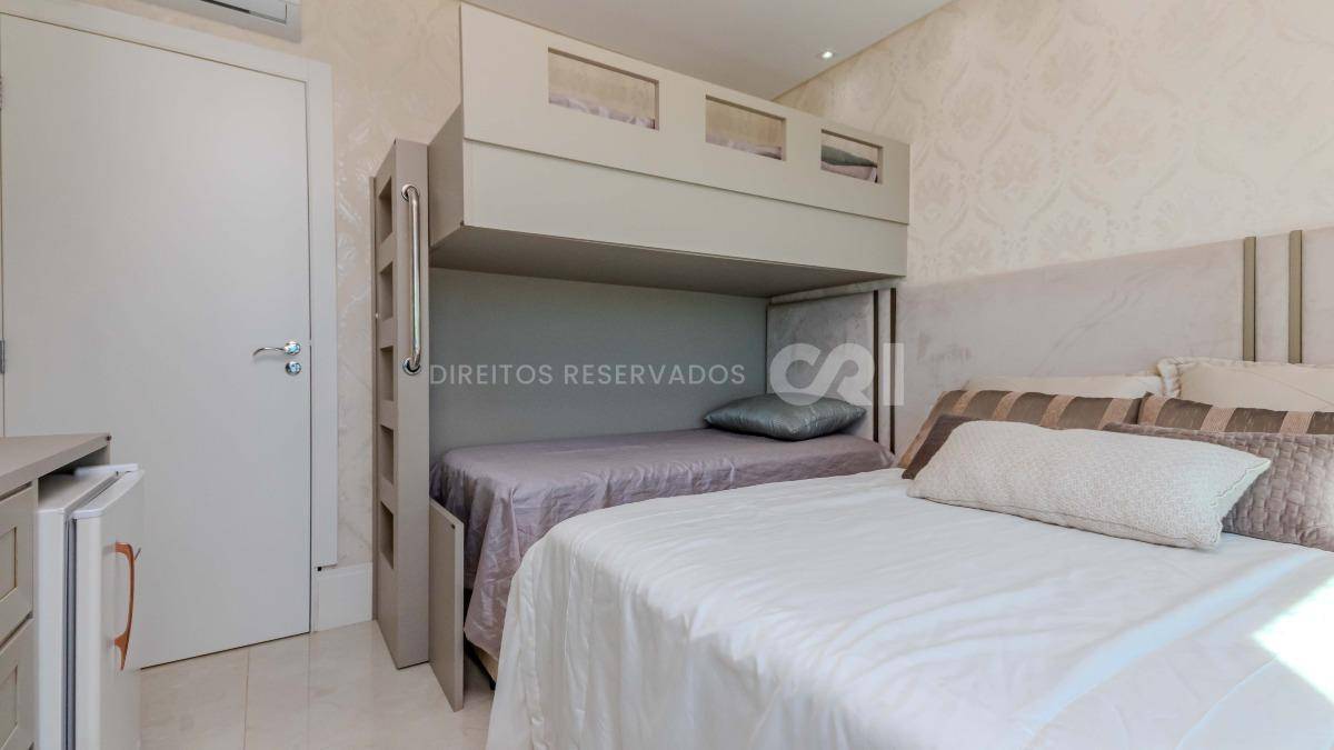 Apartamento com 4 Suítes no Edifício Cartier Frente Mar na Meia Praia em Itapema