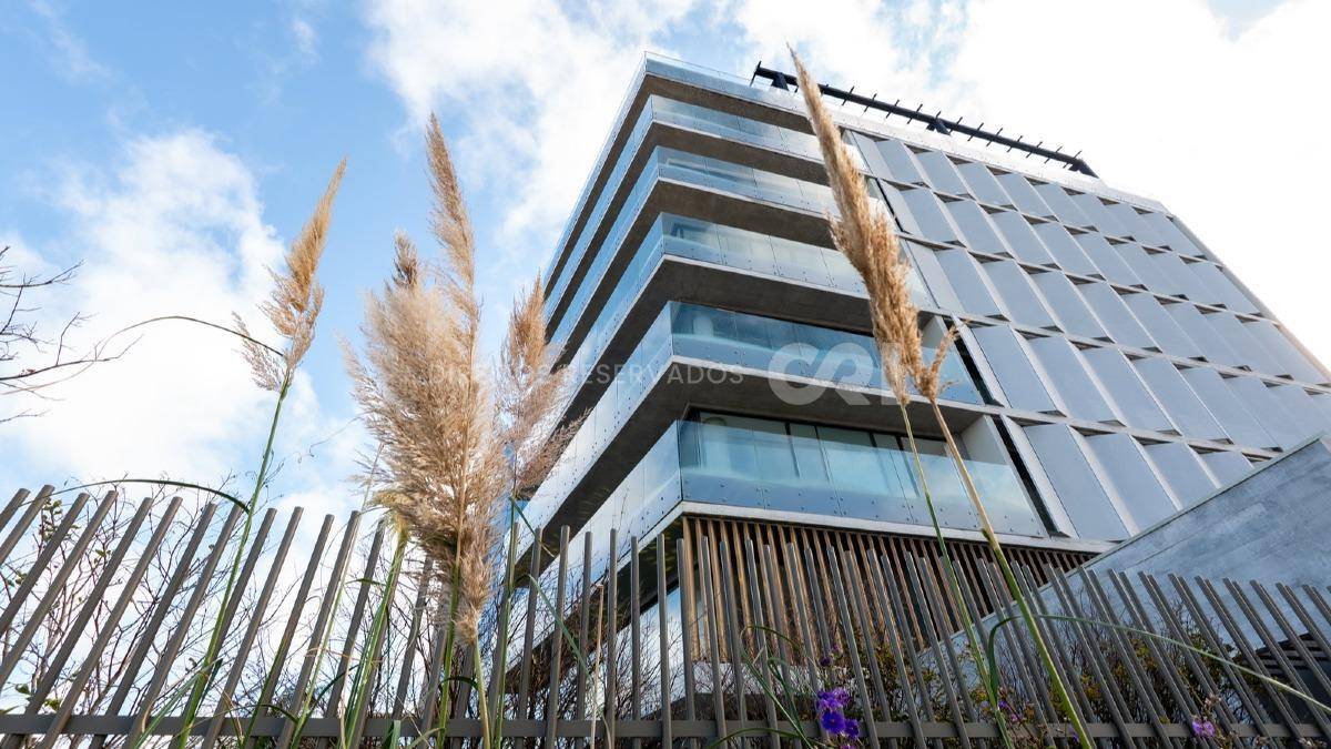 Apartamento no Edifício Bravo com 04 suítes na Praia Brava em Itajaí