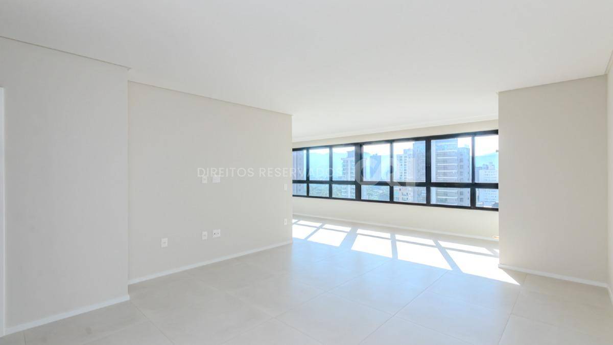 Apartamento com 3 suítes no edifício La Joie na Meia Praia em Itapema