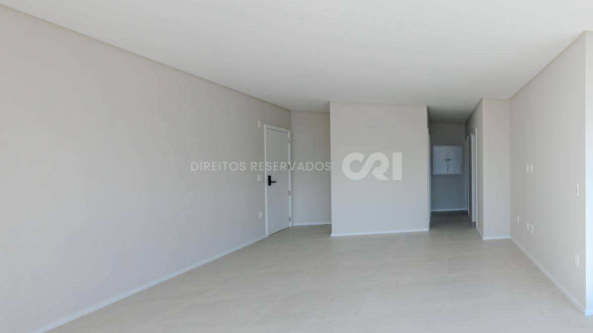 Apartamento com 3 suítes no edifício La Joie na Meia Praia em Itapema