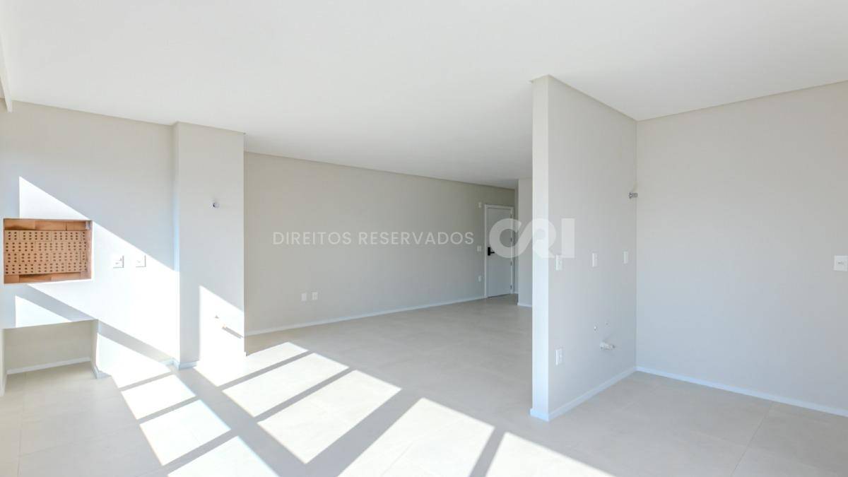 Apartamento com 3 suítes no edifício La Joie na Meia Praia em Itapema