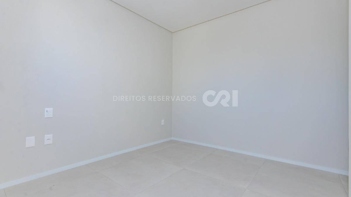 Apartamento com 3 suítes no edifício La Joie na Meia Praia em Itapema