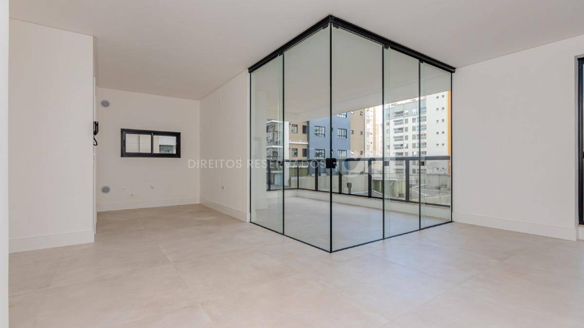 COPA: Apartamento com 3 suítes no Fiori del Mare Residenziale na Meia Praia em Itapema