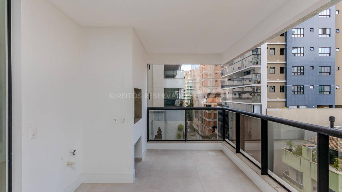 COPA: Apartamento com 3 suítes no Fiori del Mare Residenziale na Meia Praia em Itapema