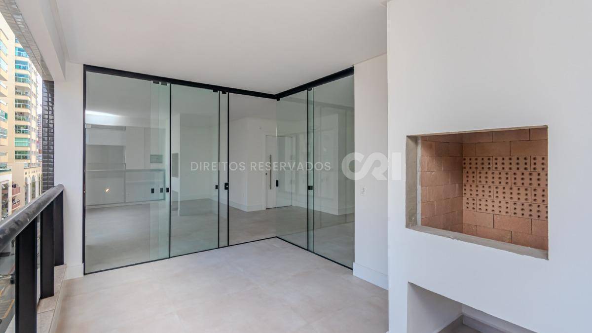 COPA: Apartamento com 3 suítes no Fiori del Mare Residenziale na Meia Praia em Itapema