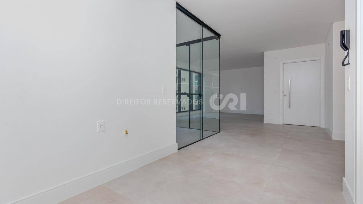 COPA: Apartamento com 3 suítes no Fiori del Mare Residenziale na Meia Praia em Itapema