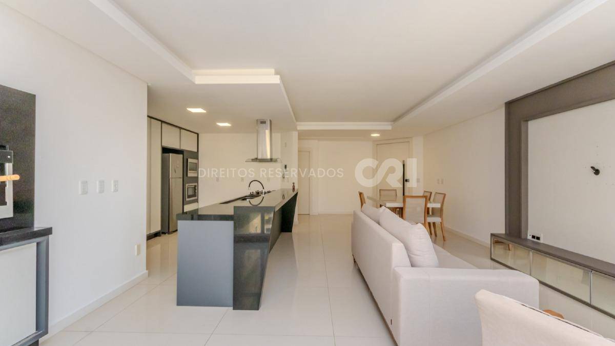 Apartamento com 4 suítes no Dubai Tower na Meia Praia em Itapema