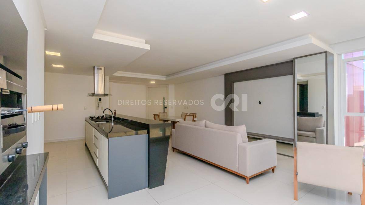Apartamento com 4 suítes no Dubai Tower na Meia Praia em Itapema