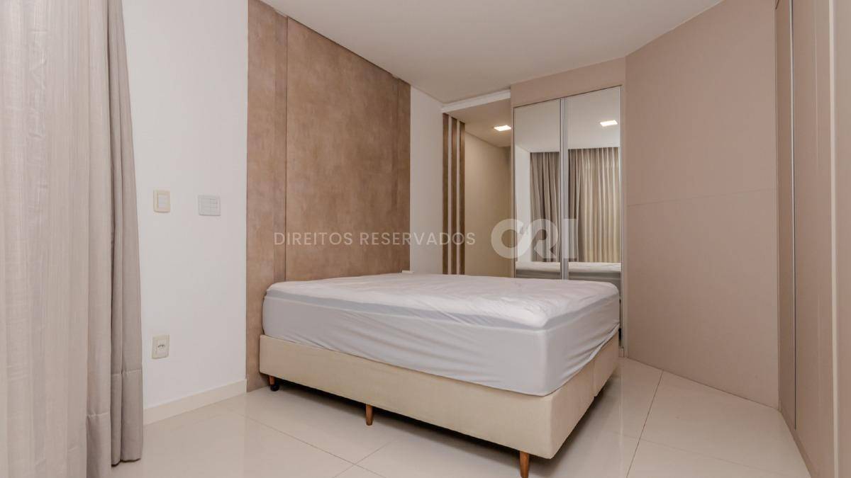 Apartamento com 4 suítes no Dubai Tower na Meia Praia em Itapema