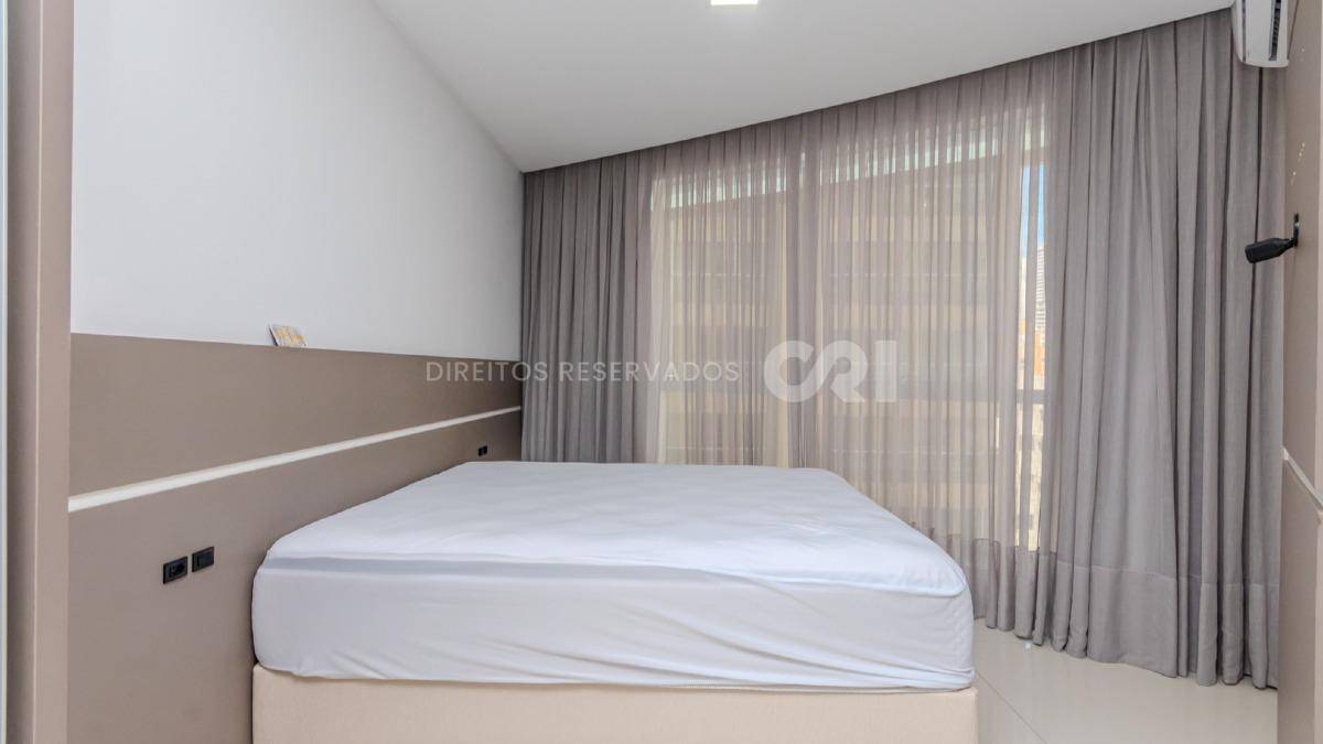 Apartamento com 4 suítes no Dubai Tower na Meia Praia em Itapema