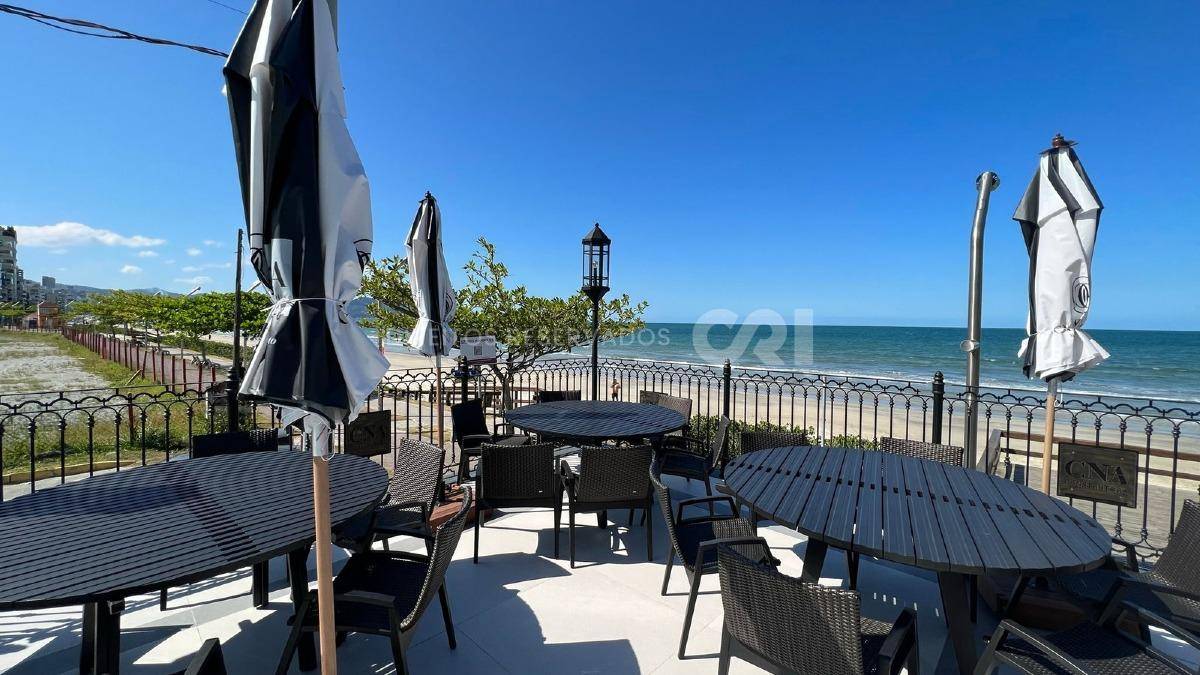 Apartamento com 4 suítes no Cartier Residence na Meia Praia em Itapema