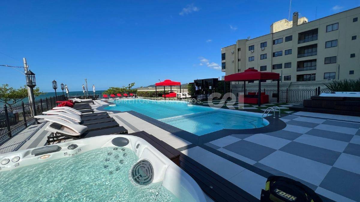 Apartamento com 4 suítes no Cartier Residence na Meia Praia em Itapema