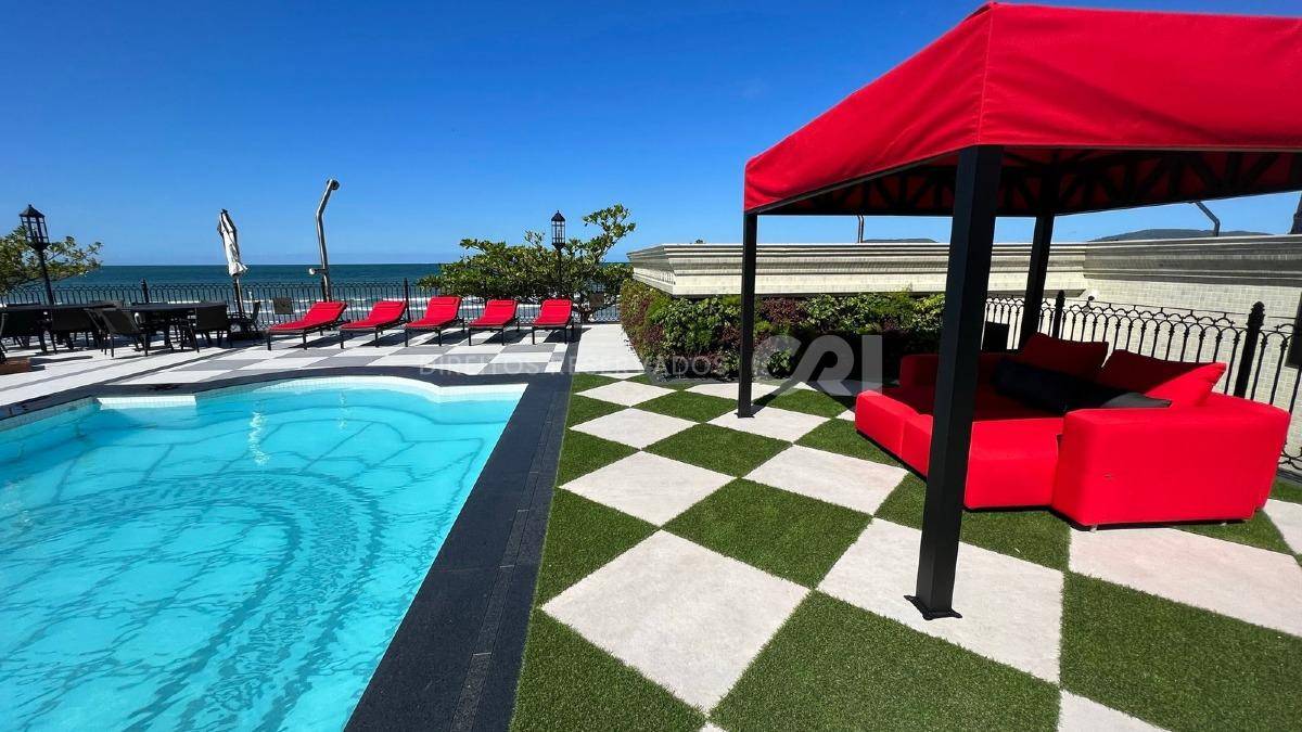 Apartamento com 4 suítes no Cartier Residence na Meia Praia em Itapema
