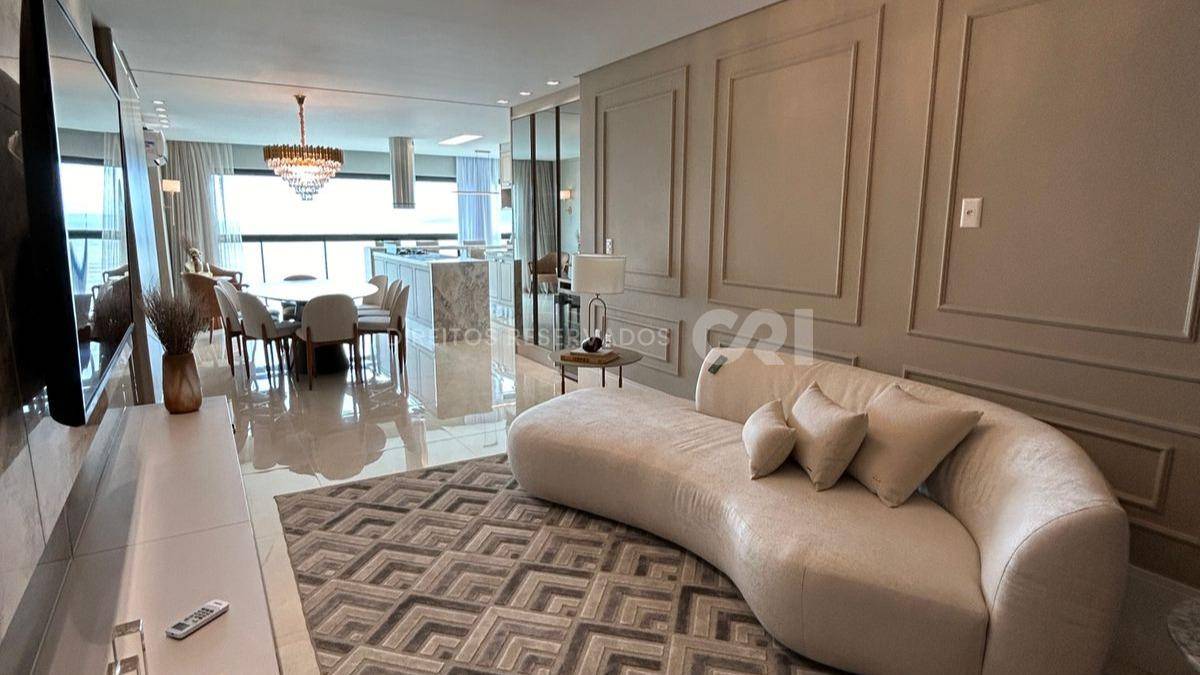 Apartamento com 4 suítes no Cartier Residence na Meia Praia em Itapema