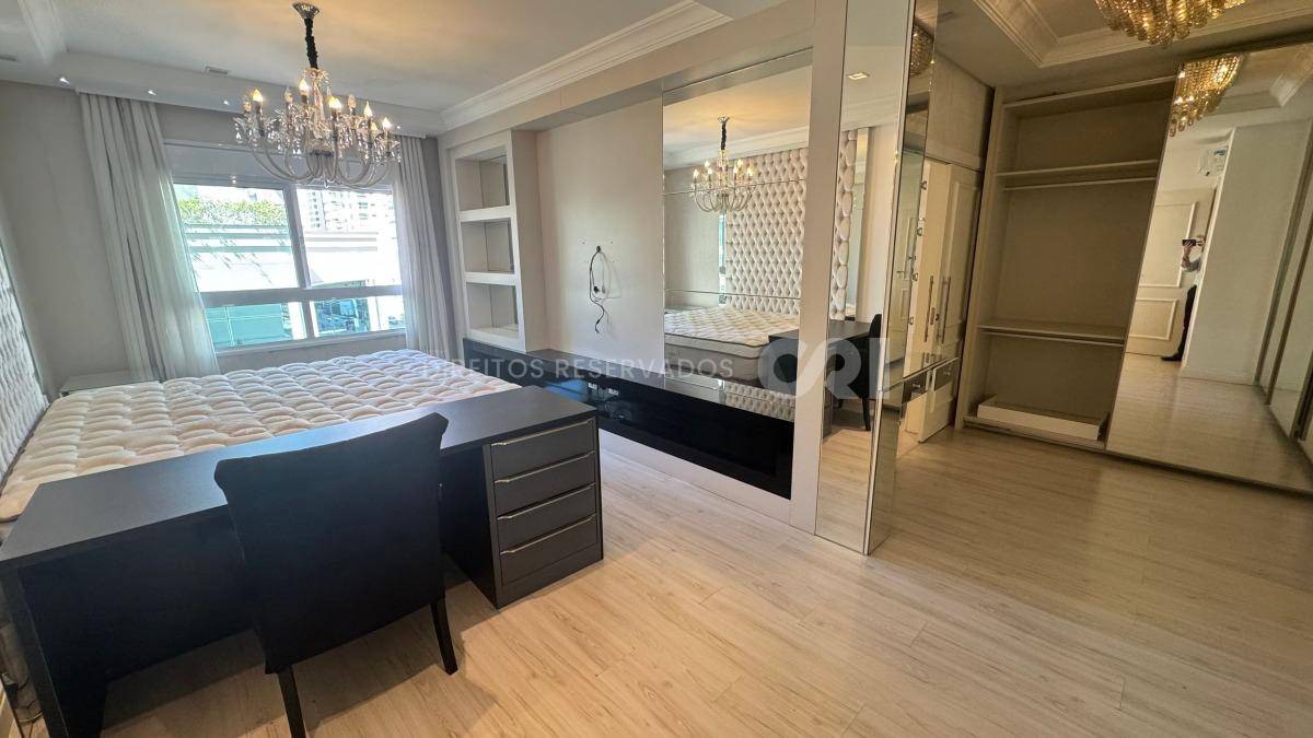 Apartamento frente mar com 4 suítes no Atlantic Paradise Towers na Meia Praia em Itapema