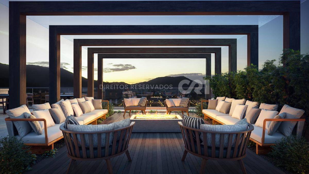 Apartamento com 4 suítes no Number One Tower Frente Mar no Centro em Itapema