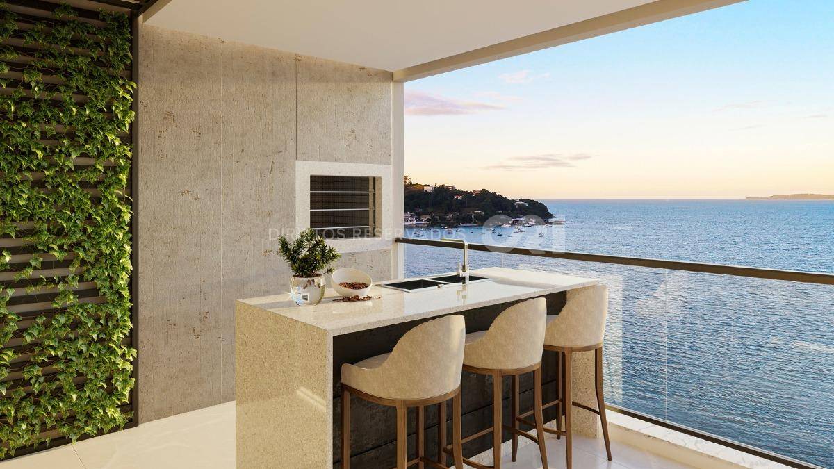 Apartamento com 4 suítes no Number One Tower Frente Mar no Centro em Itapema