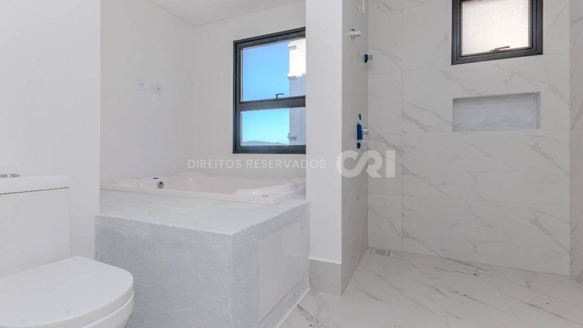 Apartamento com 4 suítes no Edifício Jardim Europa em Balneário Perequê, Porto Belo