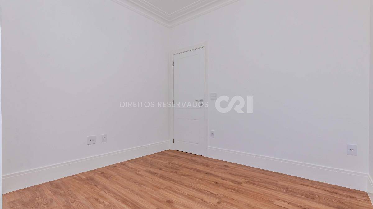 Apartamento com 4 suítes no Edifício Jardim Europa em Balneário Perequê, Porto Belo