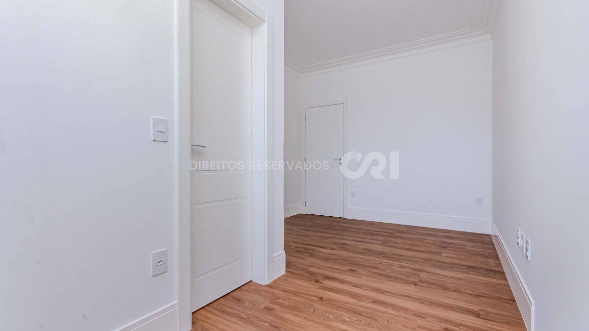 Apartamento com 4 suítes no Edifício Jardim Europa em Balneário Perequê, Porto Belo