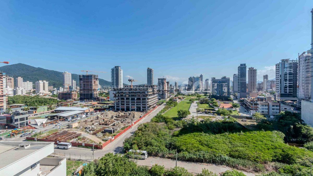 Apartamento com 4 suítes no Edifício Jardim Europa em Balneário Perequê, Porto Belo