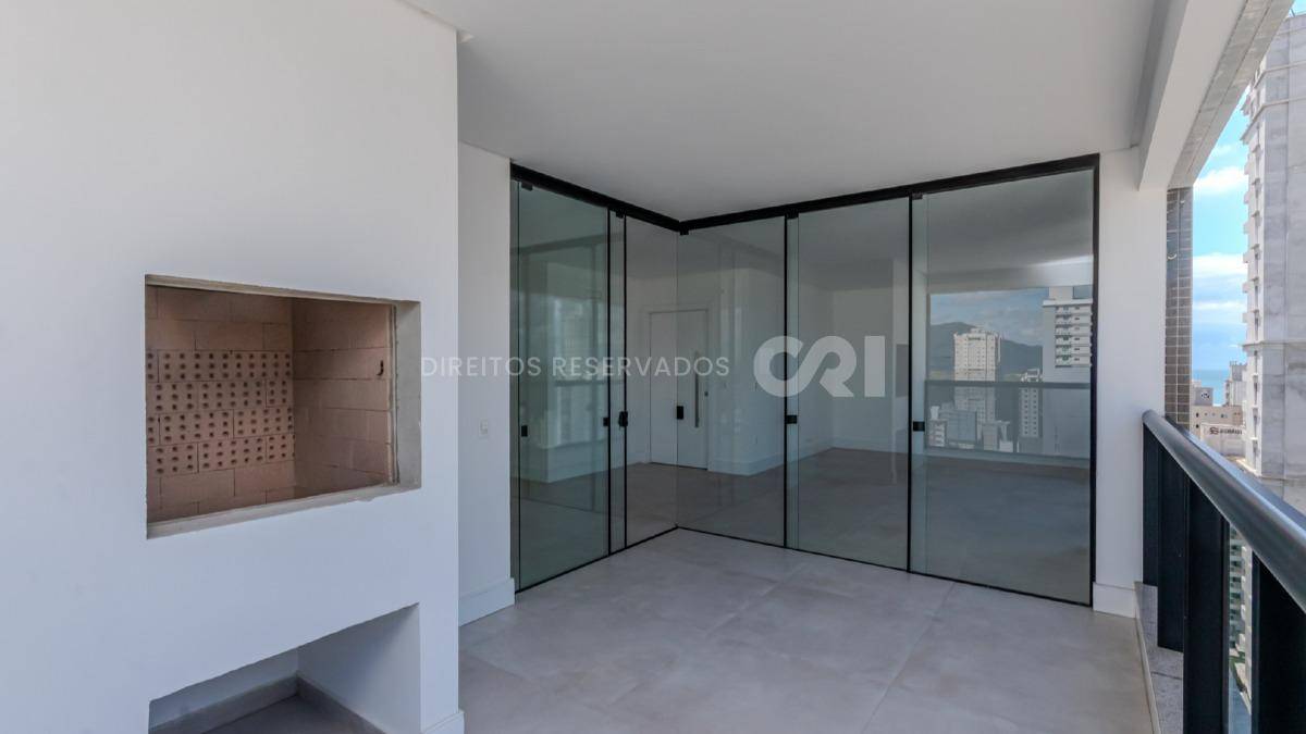 Apartamento com 3 suítes no edifício Fiori Del Mare na Meia Praia, Itapema