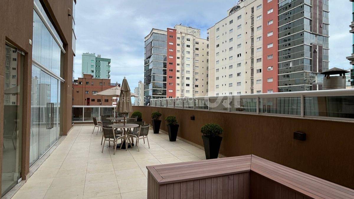 Apartamento com 3 suítes 185m² no Mar das Arábias na Meia Praia em Itapema