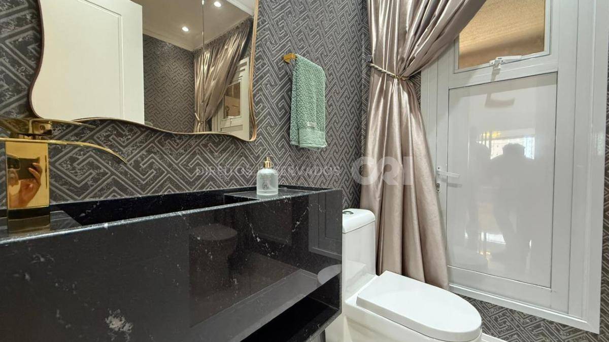 Apartamento 180m² com 4 Suítes no Edifício Noah na Meia Praia em Itapema