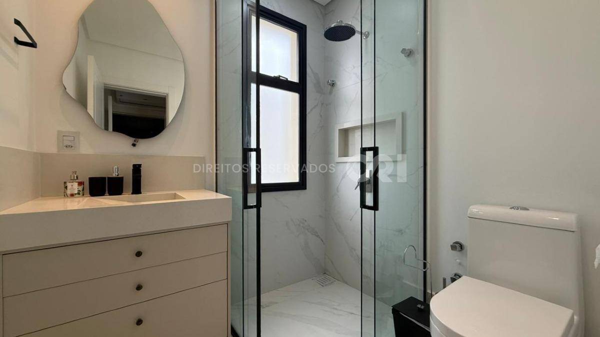 Apartamento 180m² com 4 Suítes no Edifício Noah na Meia Praia em Itapema