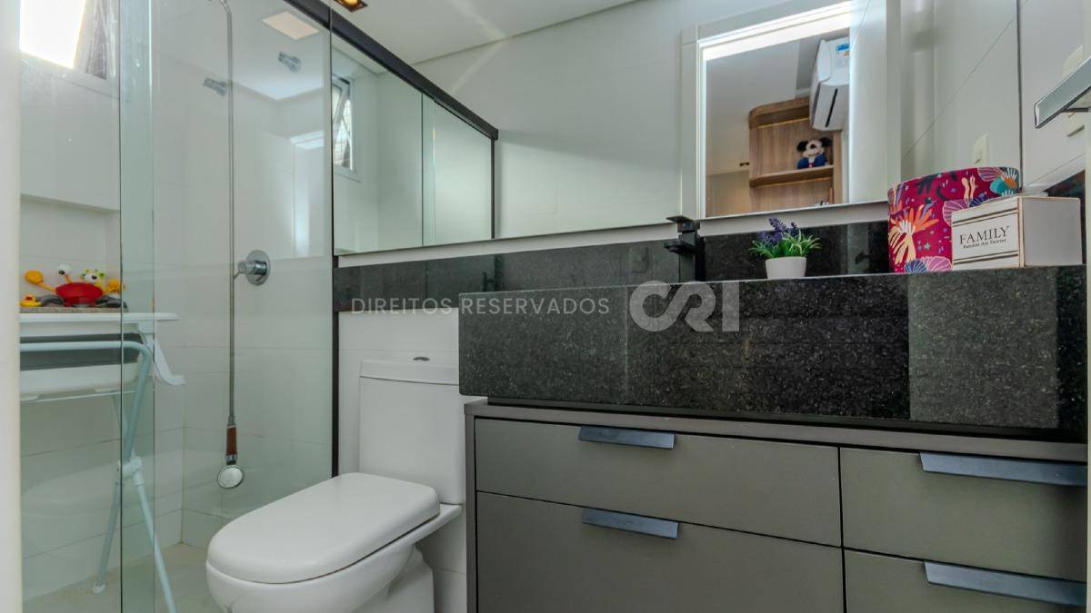 Apartamento mobiliado com 3 suítes no Edifício Amores da Brava na Praia Brava em Itajaí