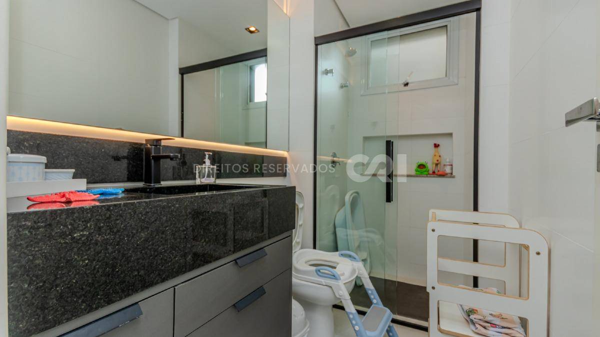 Apartamento mobiliado com 3 suítes no Edifício Amores da Brava na Praia Brava em Itajaí