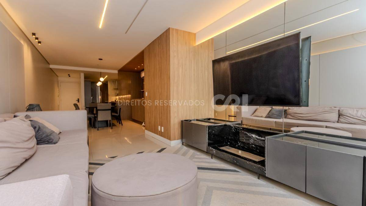Apartamento mobiliado com 3 suítes no Edifício Amores da Brava na Praia Brava em Itajaí