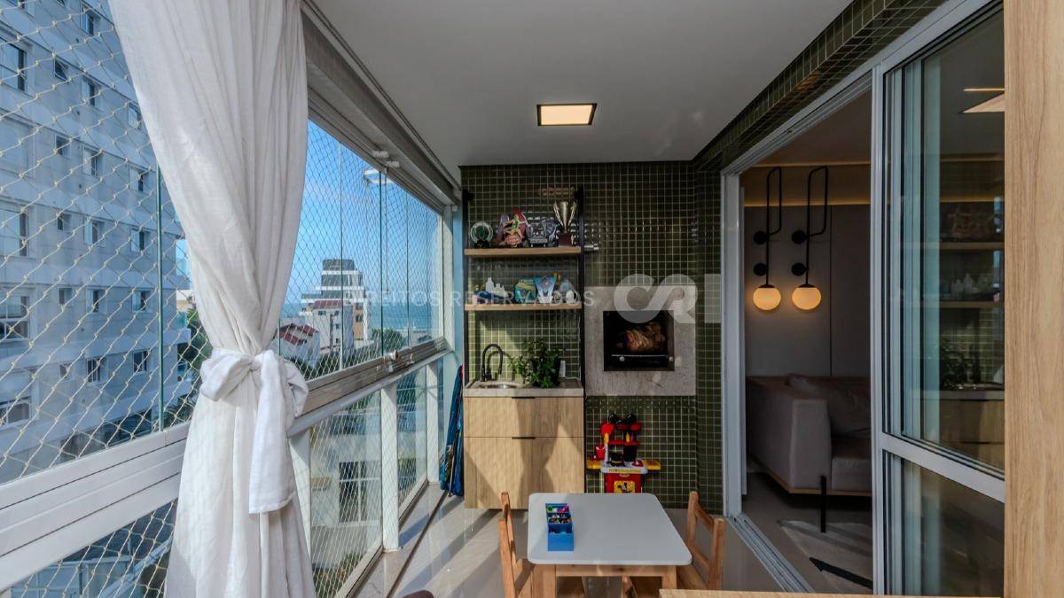 Apartamento mobiliado com 3 suítes no Edifício Amores da Brava na Praia Brava em Itajaí