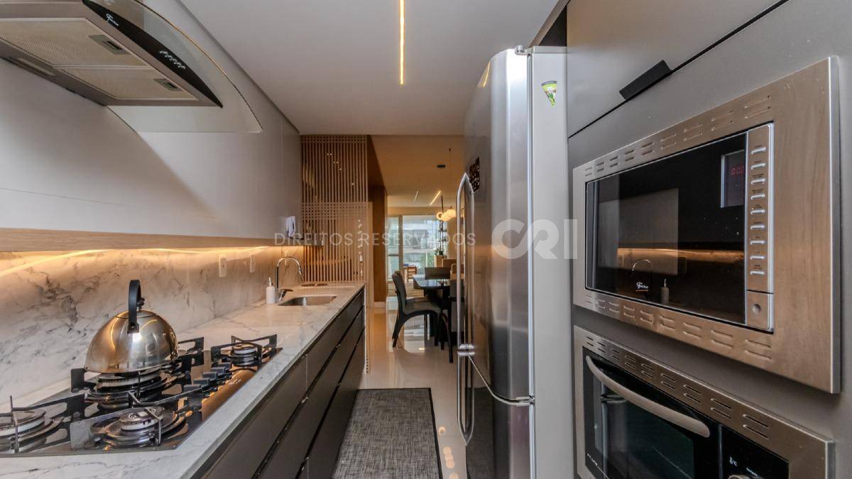 Apartamento mobiliado com 3 suítes no Edifício Amores da Brava na Praia Brava em Itajaí