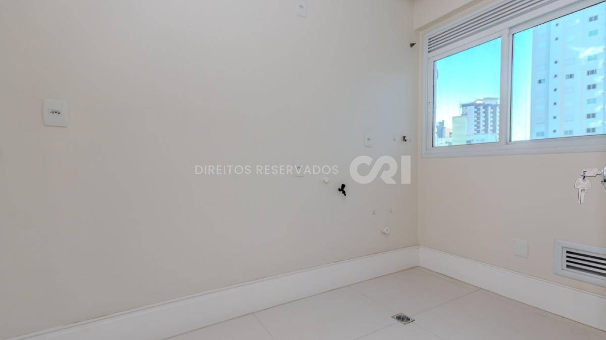 Apartamento no Edifício Le Majestic com 3 suítes no Centro em Balneário Camboriú