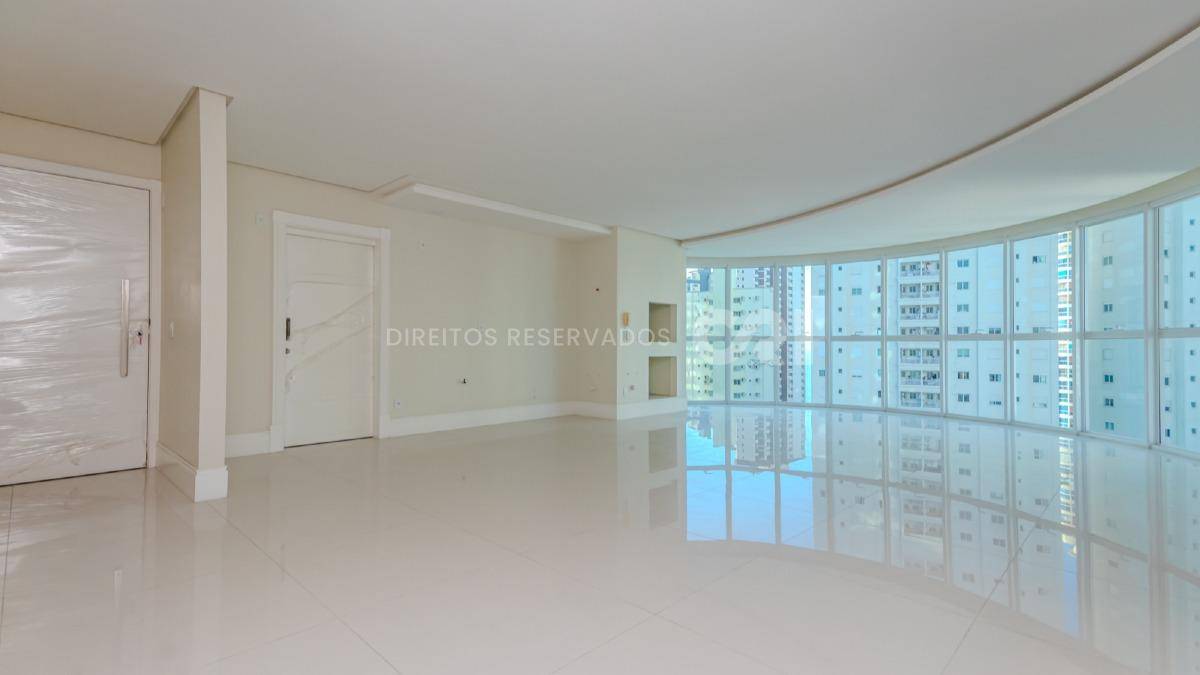 Apartamento no Edifício Le Majestic com 3 suítes no Centro em Balneário Camboriú