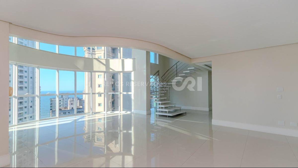 Apartamento duplex com 4 suítes no Edifício Le Majestic no Centro de Balneário Camboriú