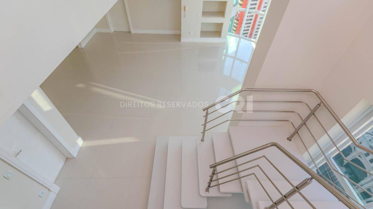 Apartamento duplex com 4 suítes no Edifício Le Majestic no Centro de Balneário Camboriú