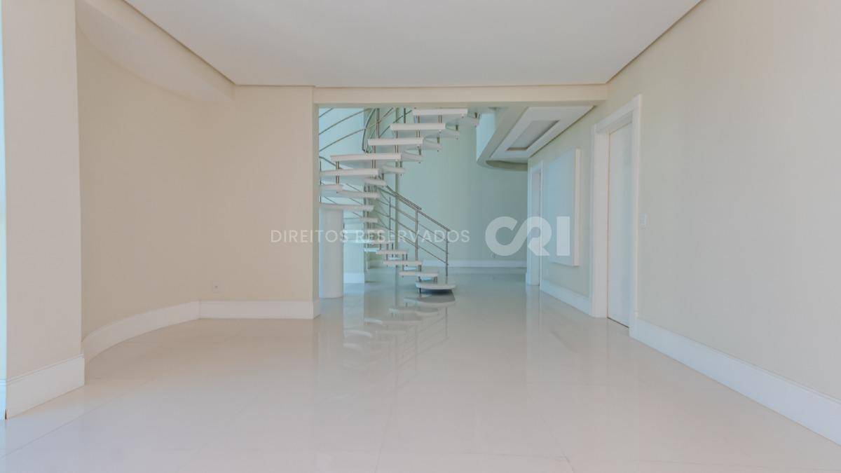 Apartamento duplex com 4 suítes no Residencial Le Majestic no Centro de Balneário Camboriú
