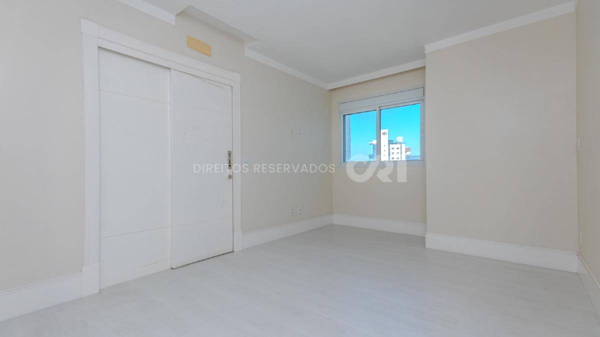 Apartamento duplex com 4 suítes no Residencial Le Majestic no Centro de Balneário Camboriú