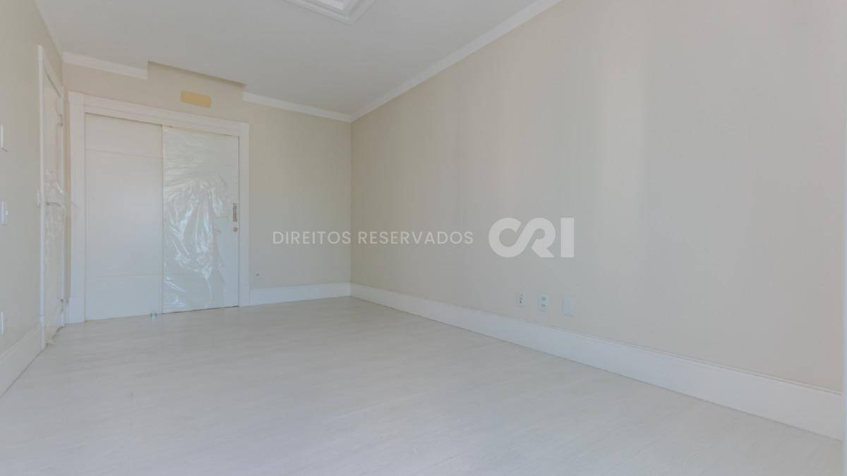 Apartamento duplex com 4 suítes no Residencial Le Majestic no Centro de Balneário Camboriú