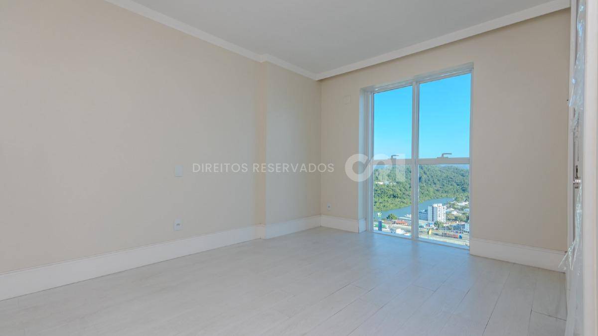Apartamento duplex com 4 suítes no Residencial Le Majestic no Centro de Balneário Camboriú