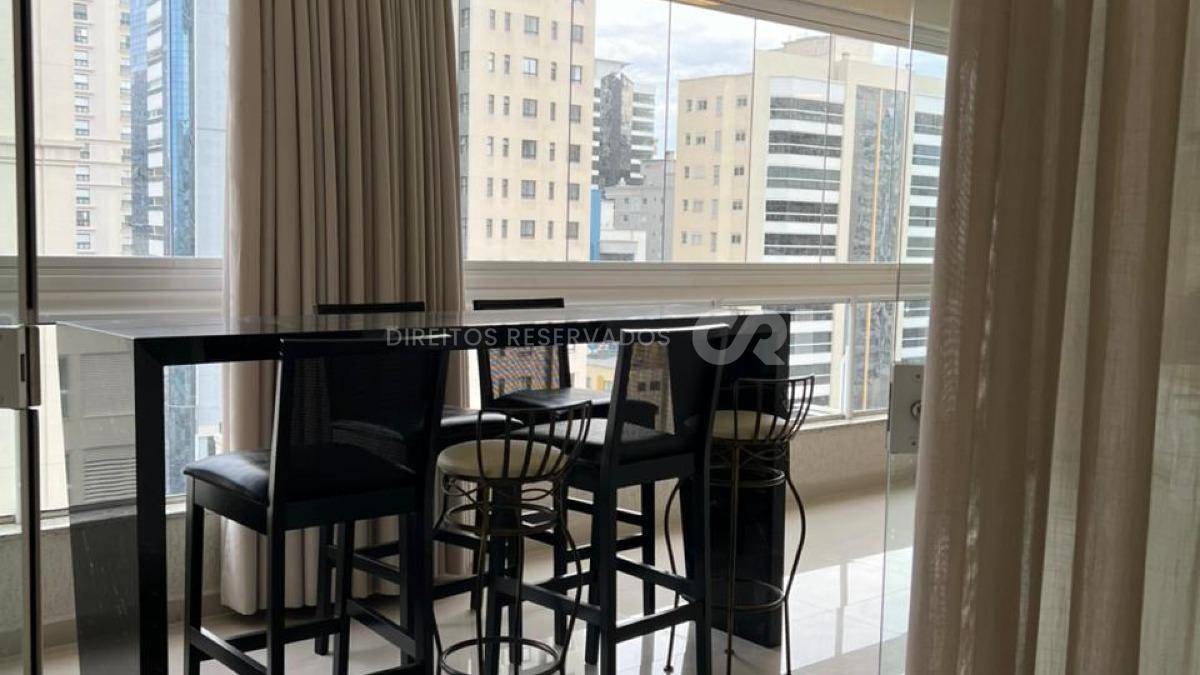 Apartamento com 3 suítes Edifício Las Vegas na Meia Praia em Itapema